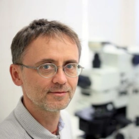 Portrét Davida Modrého, veterinárního parazitologa